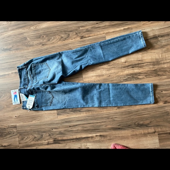 Jeans - Picture 2 of 3